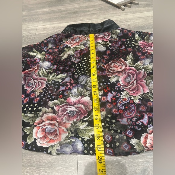 Victoria’s Secret Vintage gold label cropped satin- like button up top. Size S - Picture 7 of 8